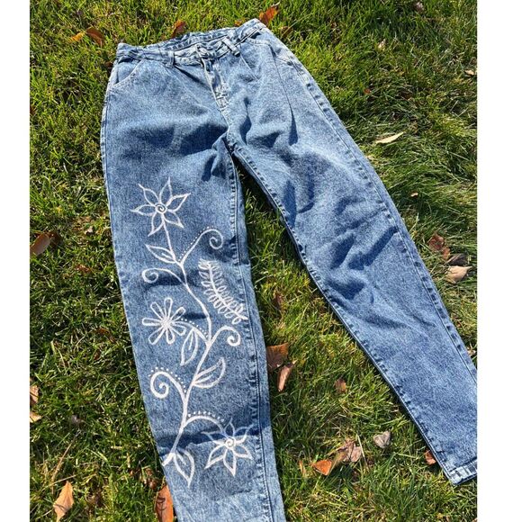 Upcycled Jeans Floral Baggy Dark Wash Hand-Painted Design Women - Picture 2 of 4